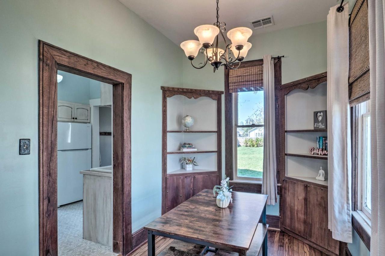 Lake Charles Cottage With Fireplace And Yard! ภายนอก รูปภาพ