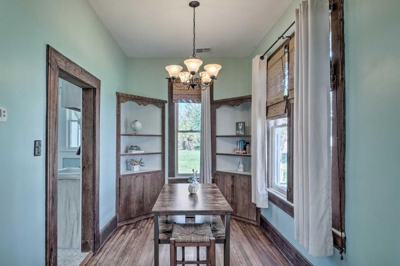 Lake Charles Cottage With Fireplace And Yard! ภายนอก รูปภาพ