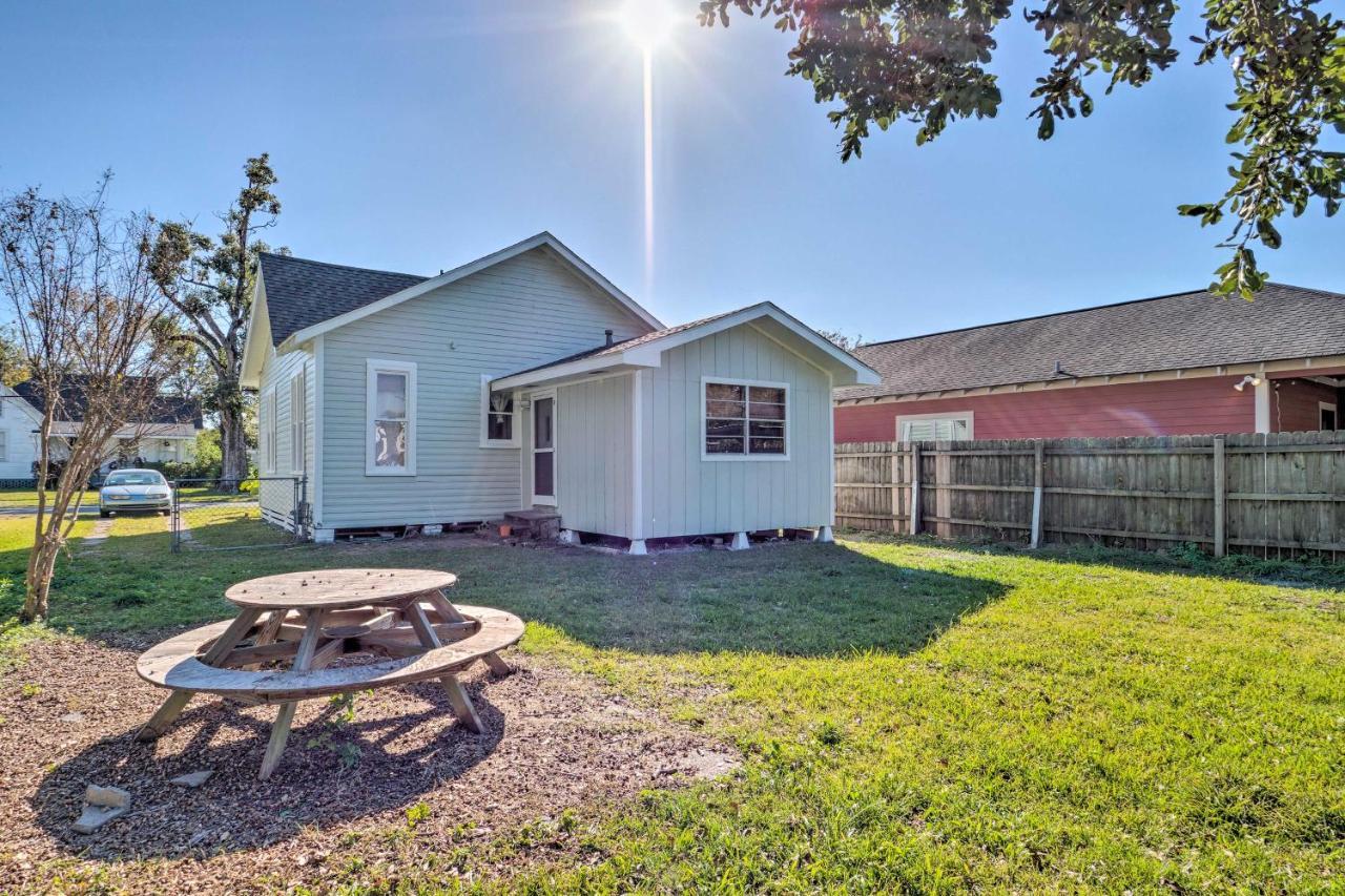 Lake Charles Cottage With Fireplace And Yard! ภายนอก รูปภาพ