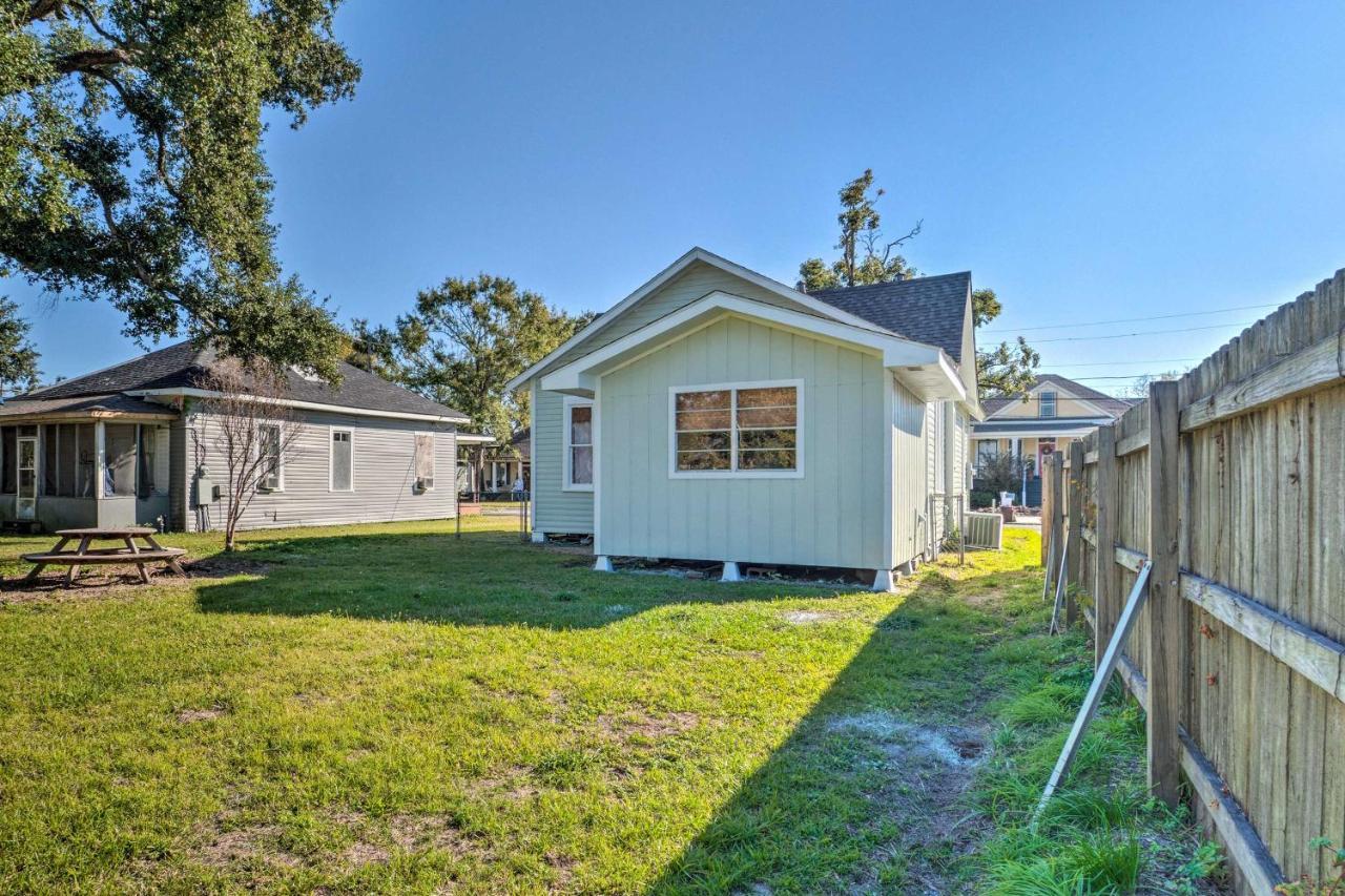 Lake Charles Cottage With Fireplace And Yard! ภายนอก รูปภาพ